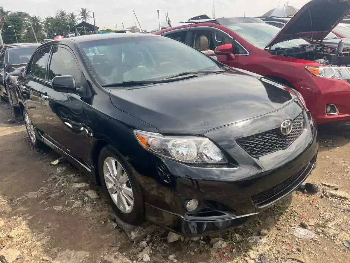 Toyota Corolla   - 2010