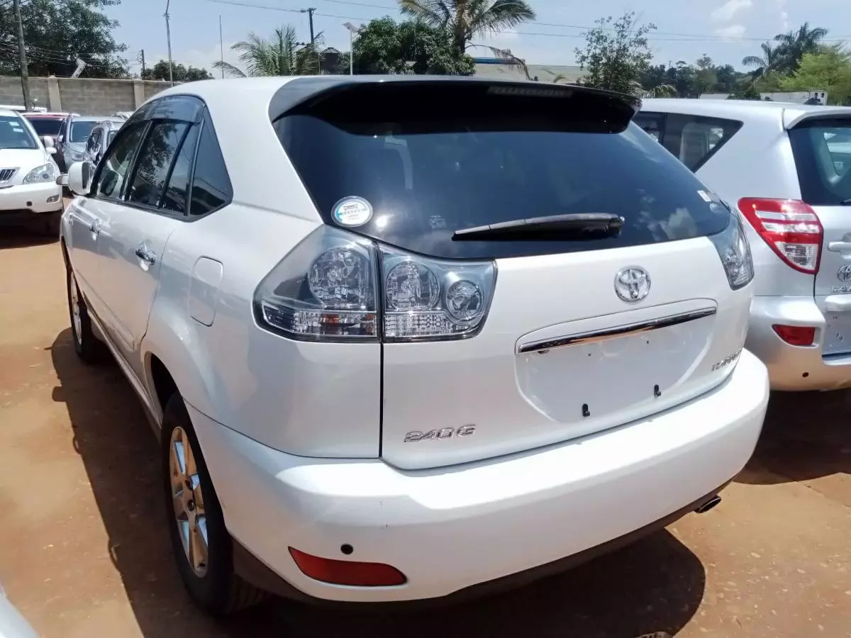 Toyota Harrier   - 2011