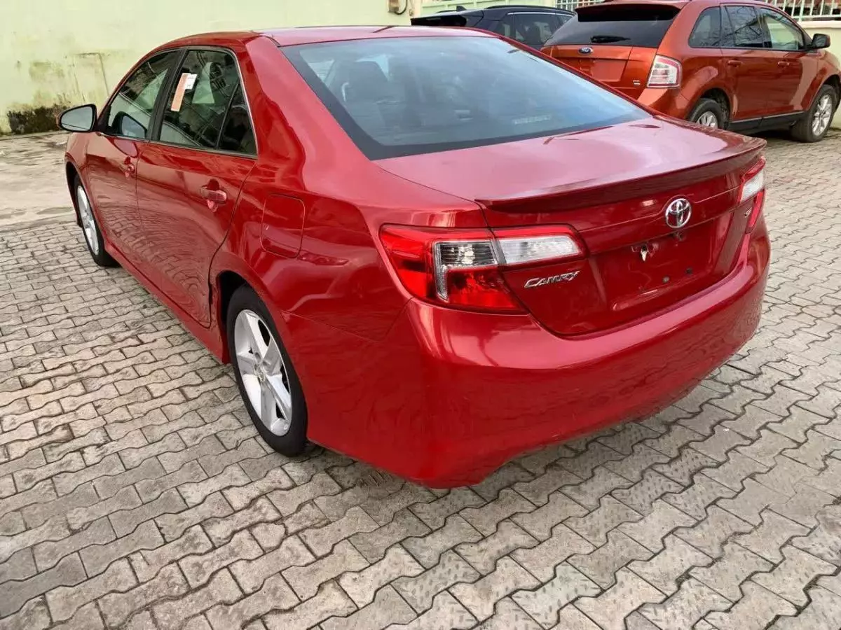 Toyota Camry - 2012