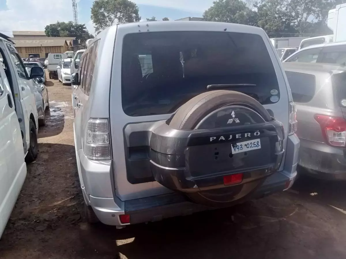 Mitsubishi Pajero   - 2010