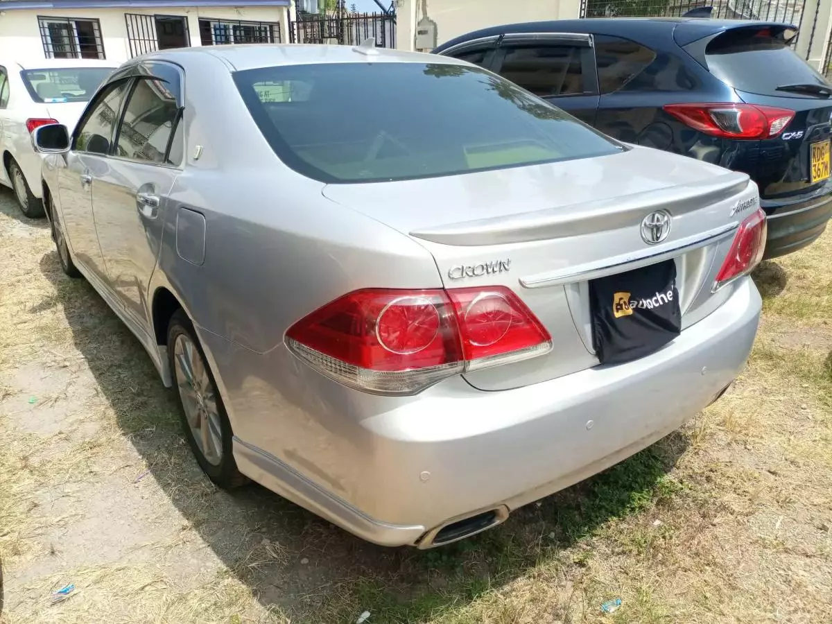 Toyota Crown Athlete  - 2012