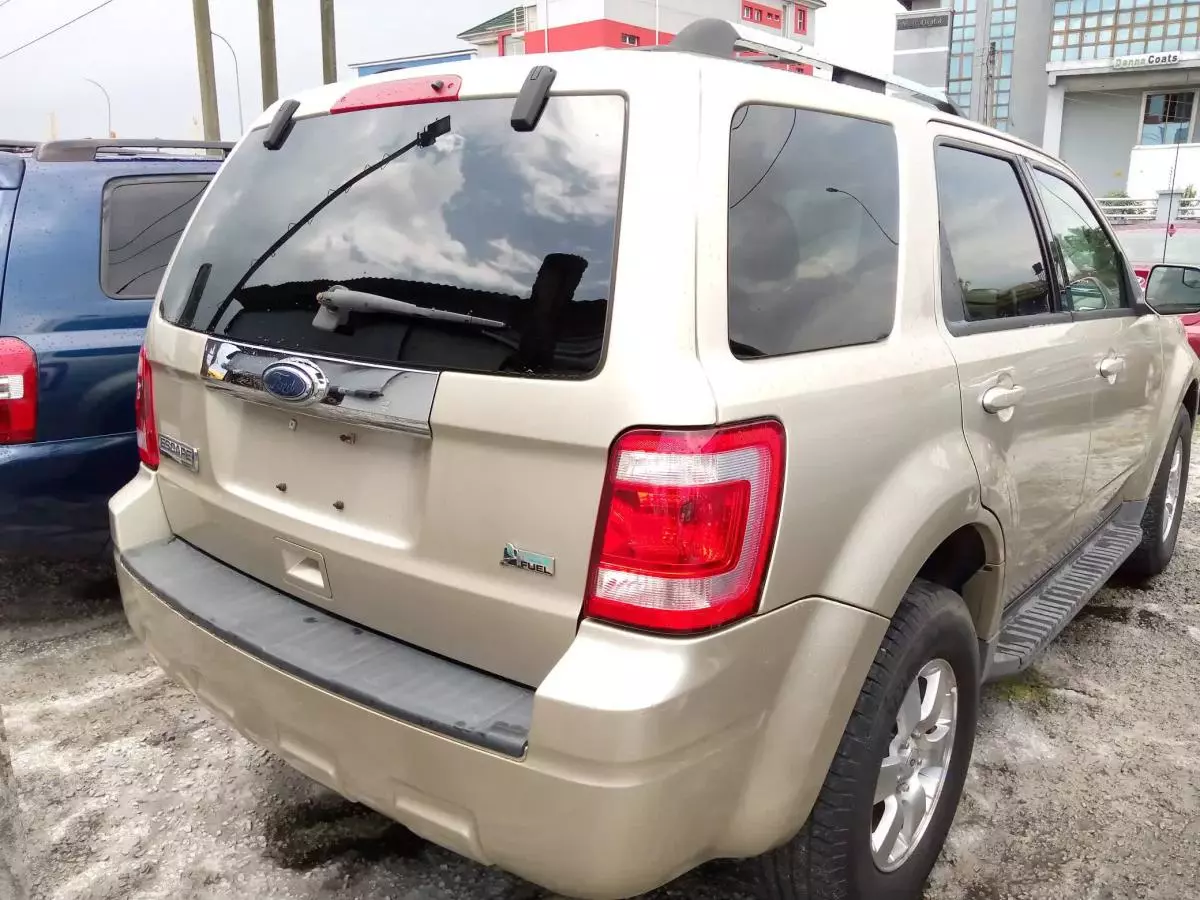 Ford Escape   - 2010