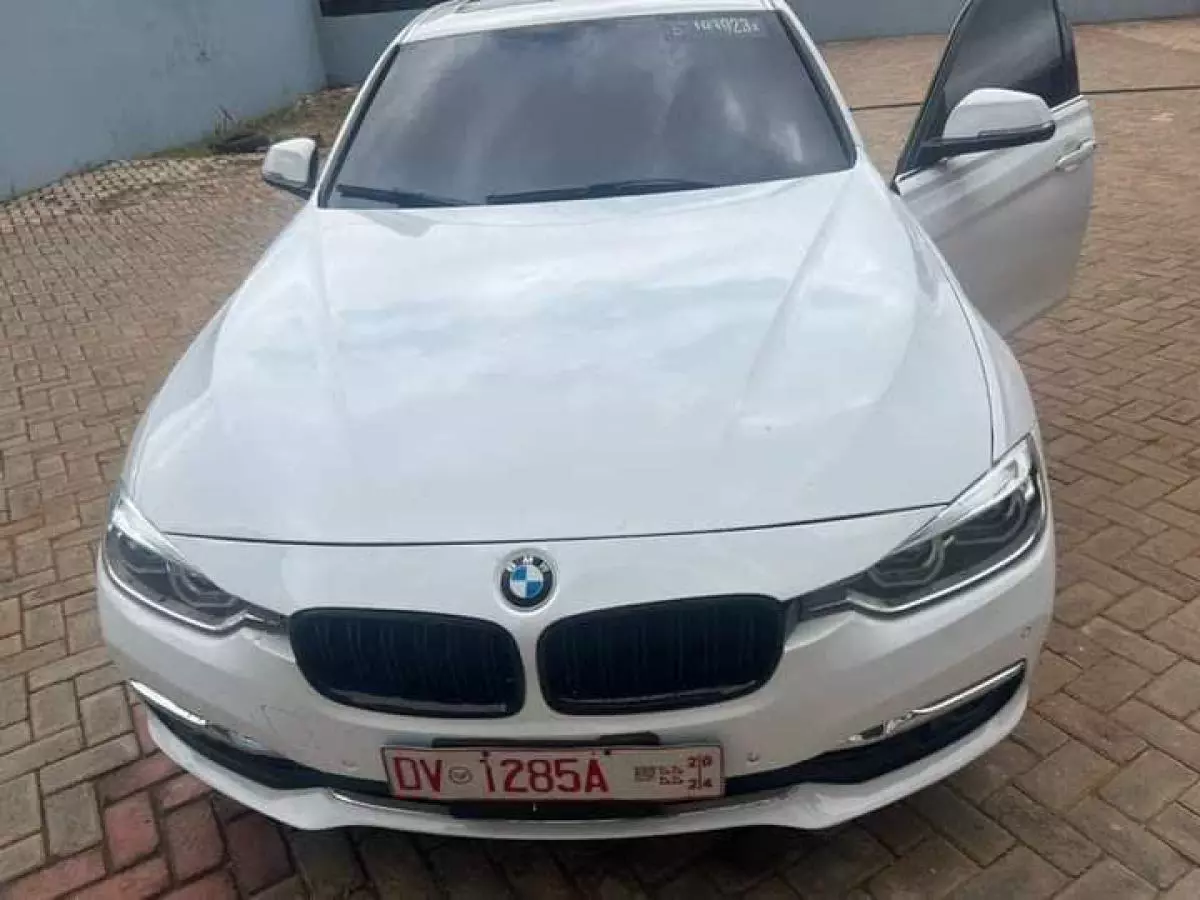 BMW 330i   - 2017