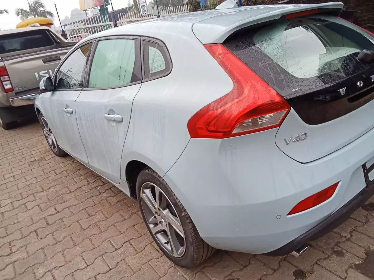 Volvo V40   - 2017