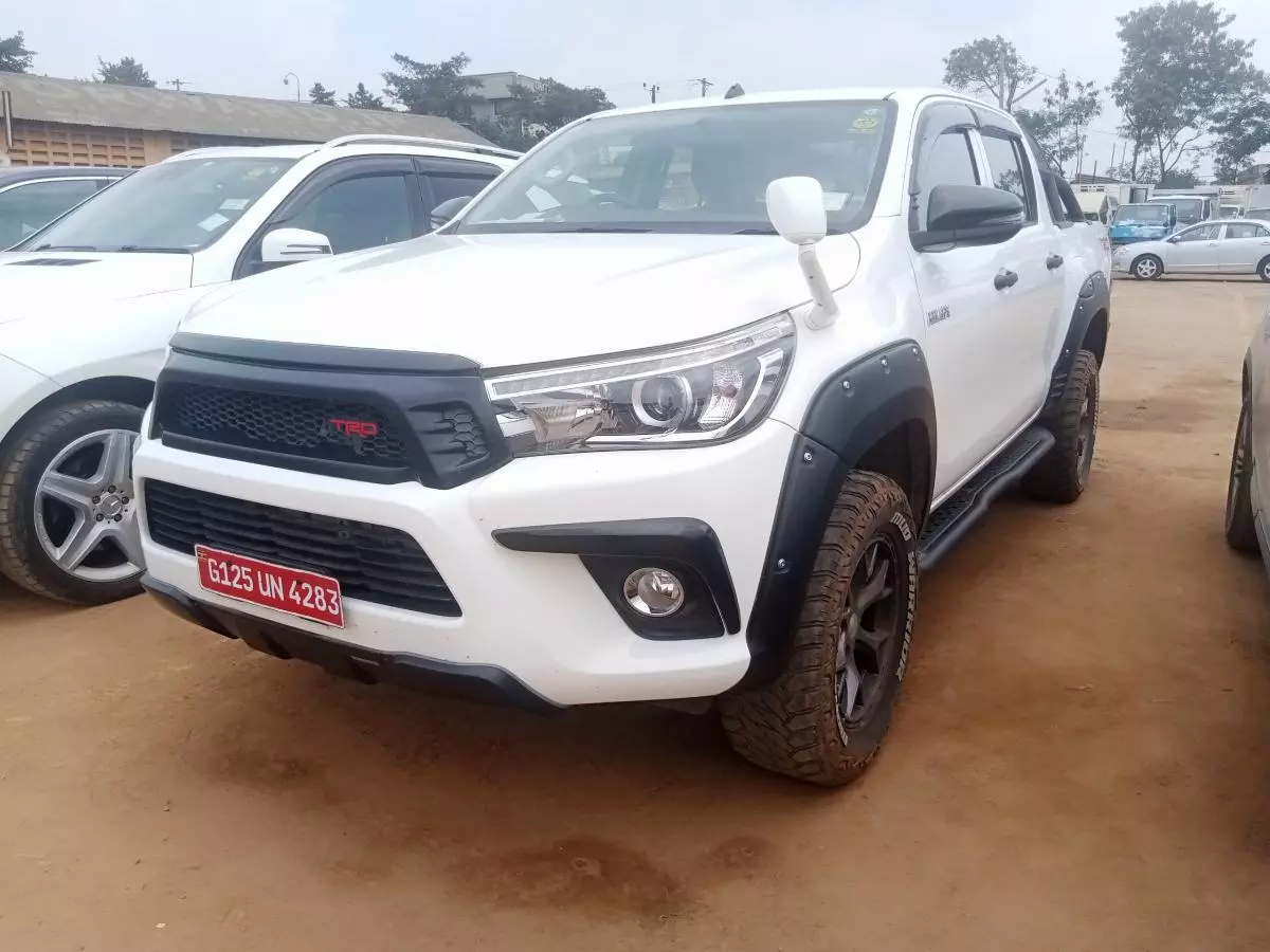 Toyota Hilux   - 2018