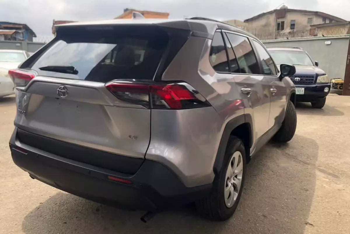 Toyota RAV 4   - 2019