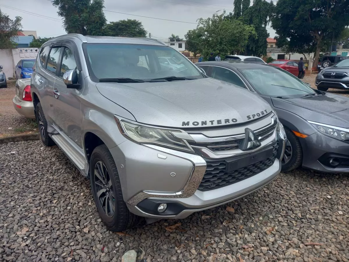 Mitsubishi Montero Sport   - 2017