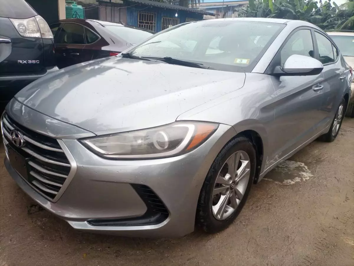 Hyundai Elantra - 2016