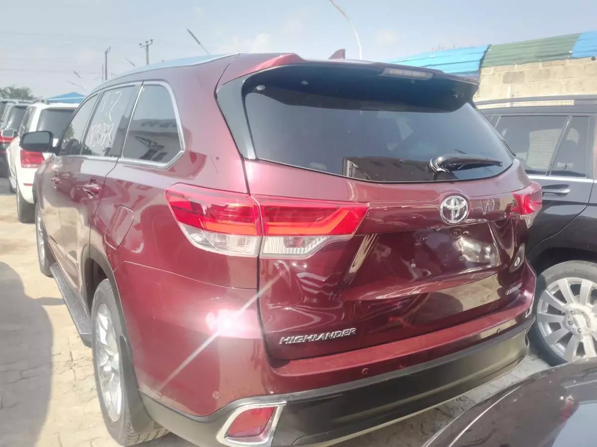 Toyota Highlander   - 2015