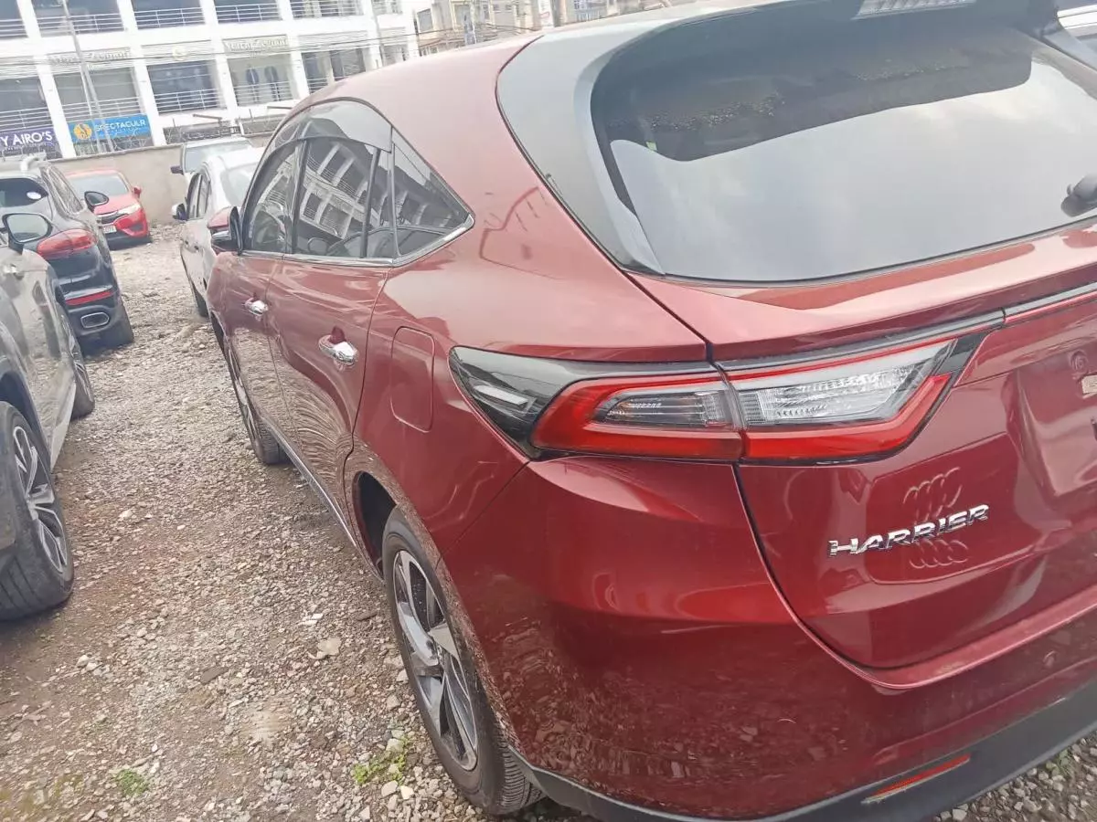 Toyota Harrier   - 2017