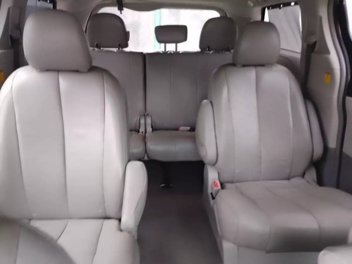 Toyota Sienna   - 2011