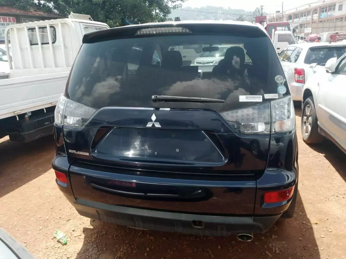 Mitsubishi OUTLANDER - 2005