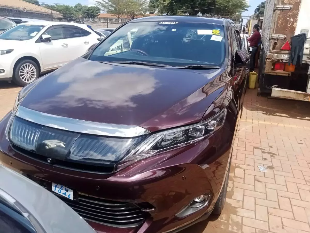 Toyota Harrier   - 2016