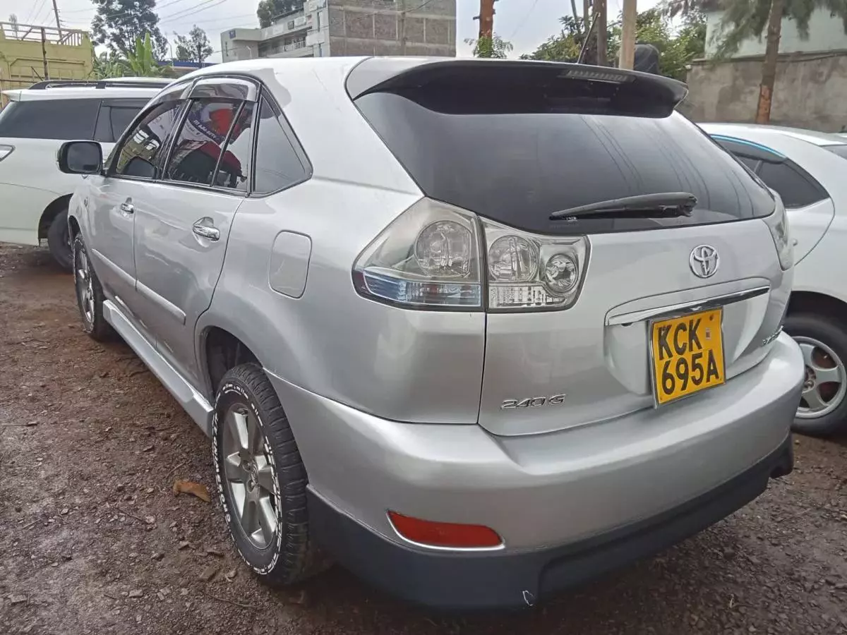 Toyota Harrier   - 2010