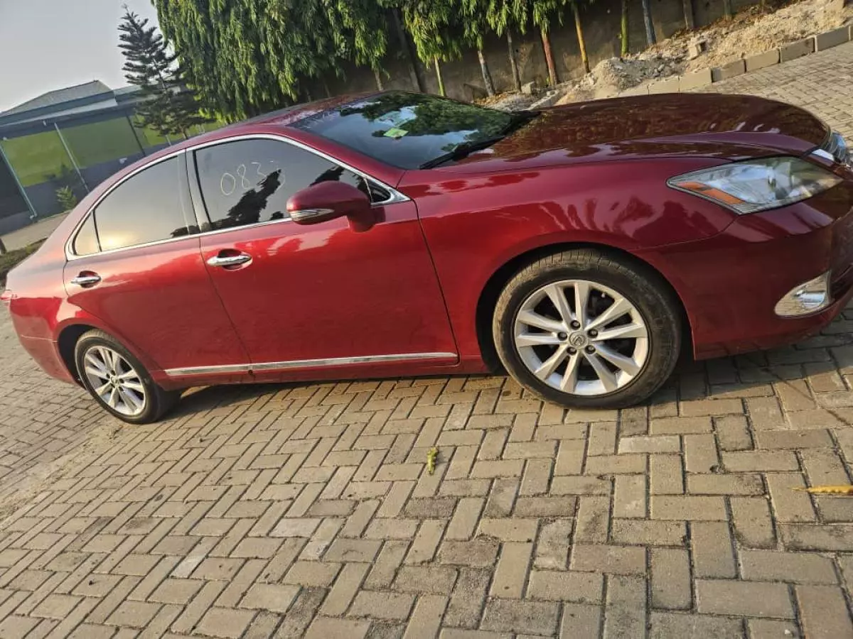 Lexus ES 350   - 2010