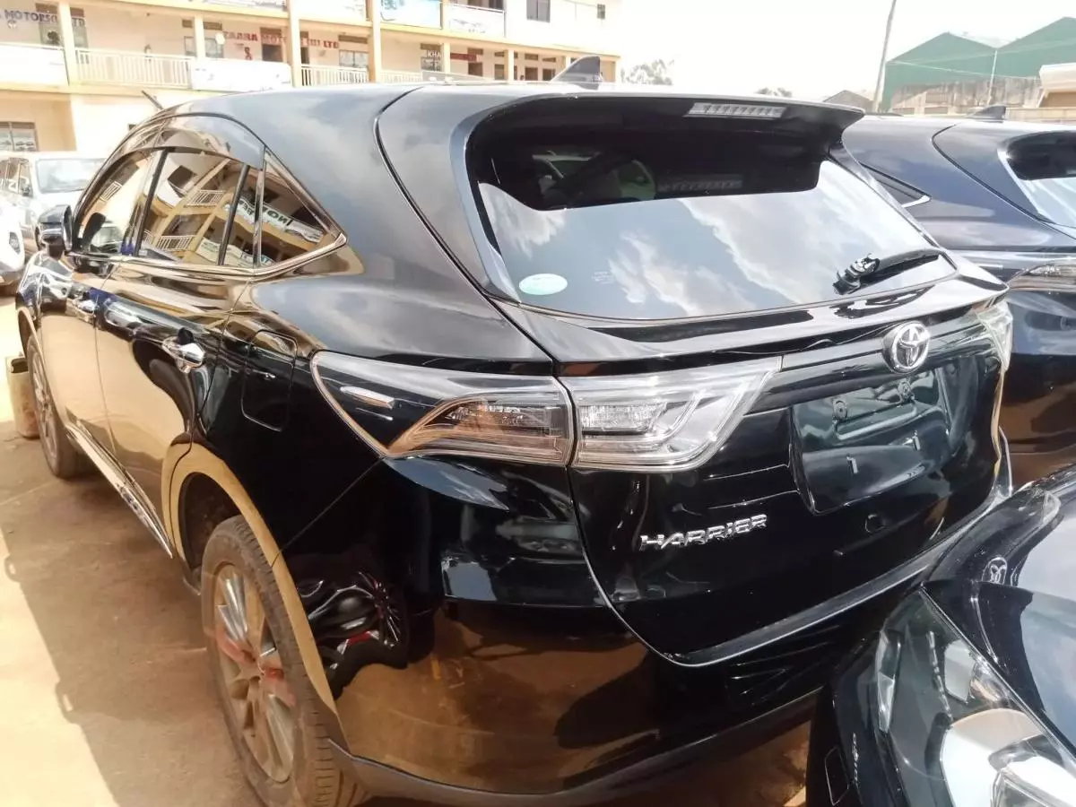 Toyota Harrier   - 2016