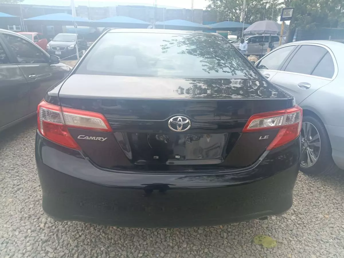 Toyota Camry   - 2012