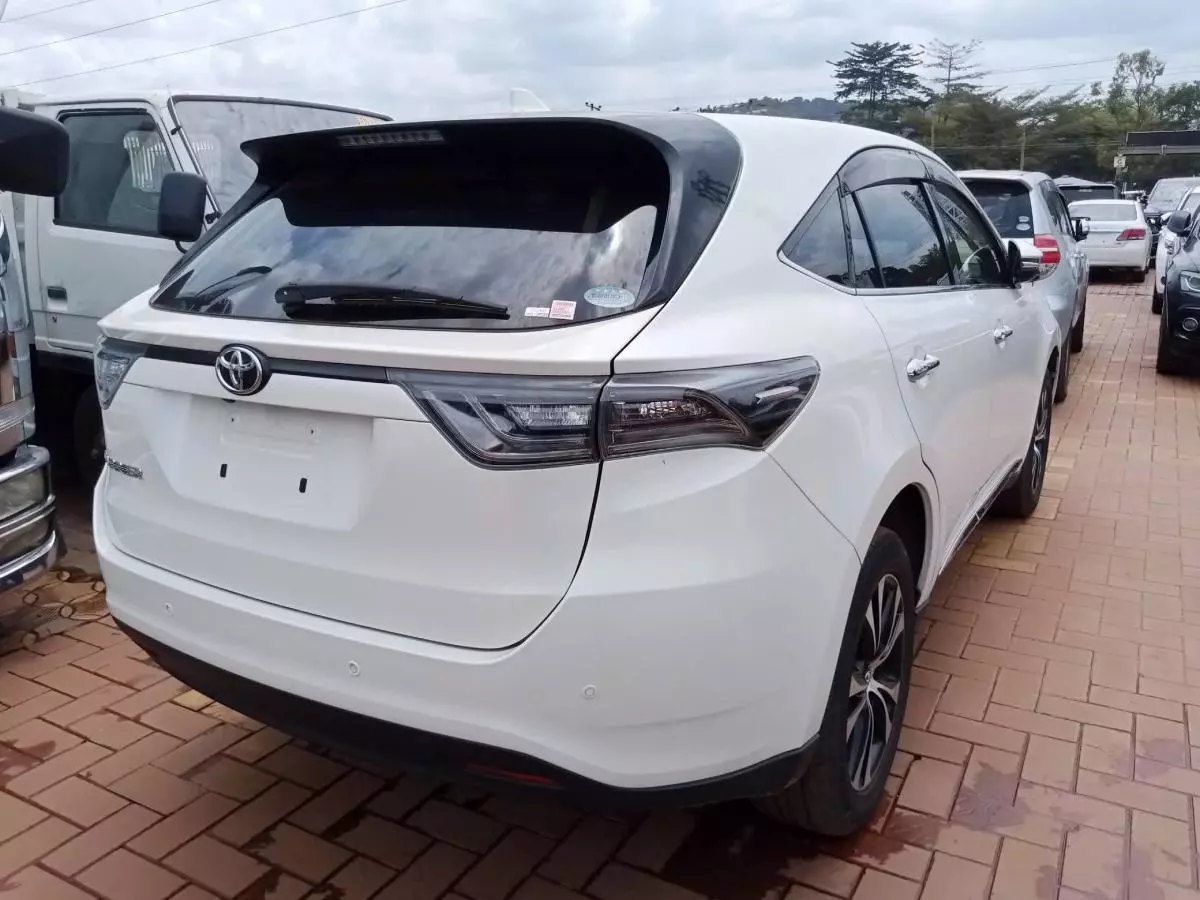 Toyota Harrier   - 2016