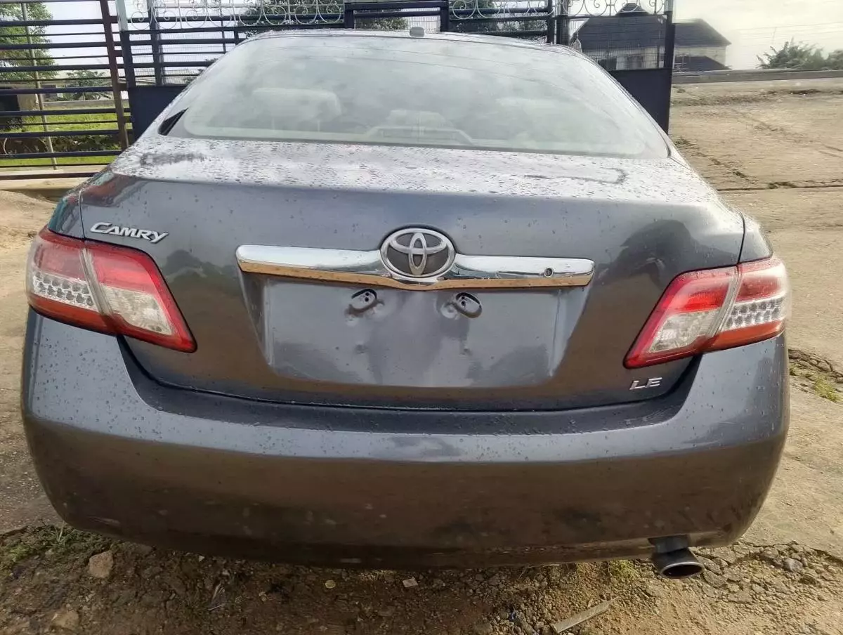 Toyota Camry   - 2010