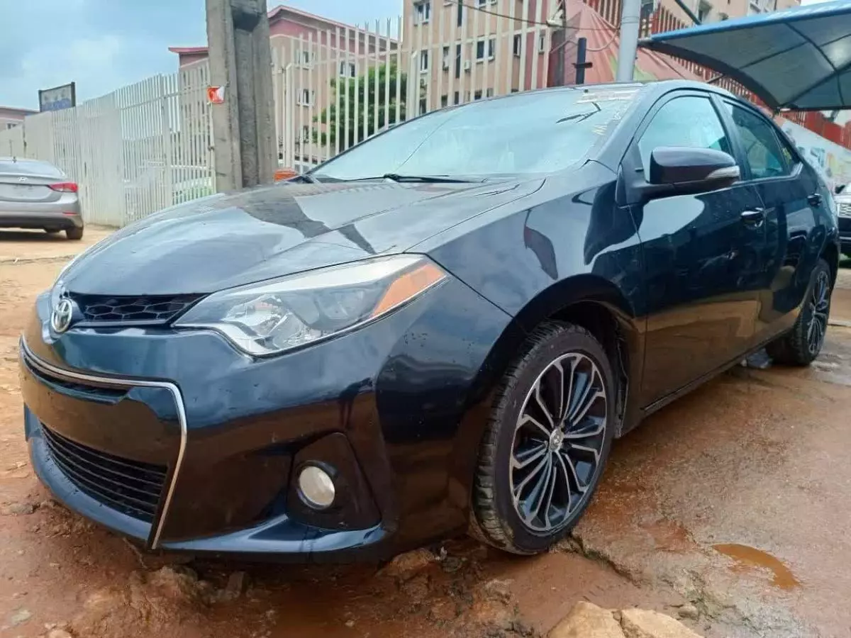 Toyota Corolla   - 2015