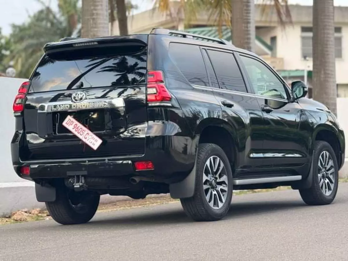 Toyota Land Cruiser   - 2023