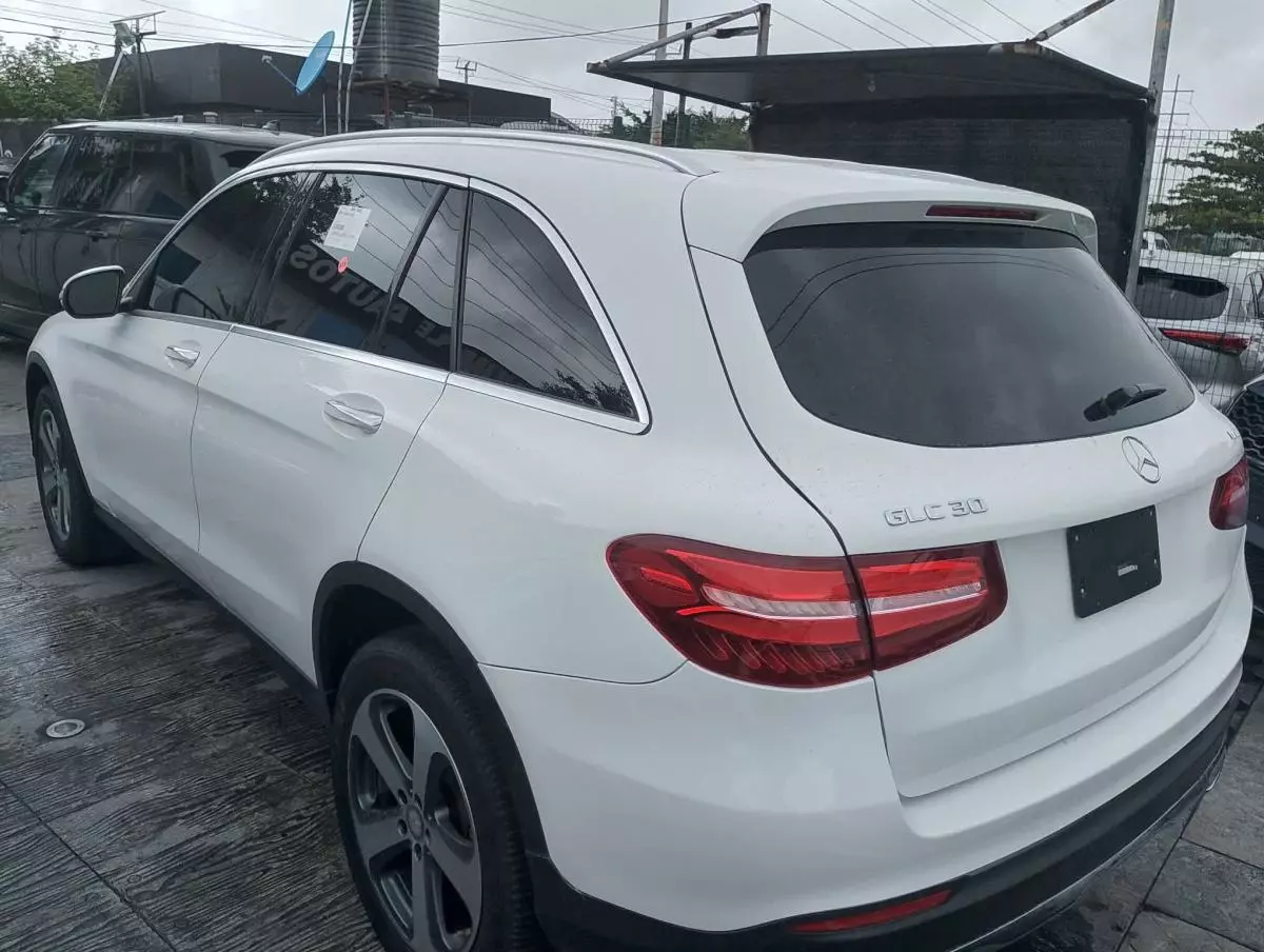 Mercedes-Benz GLC 300   - 2017