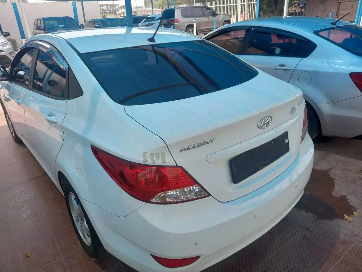 Hyundai Accent - 2014