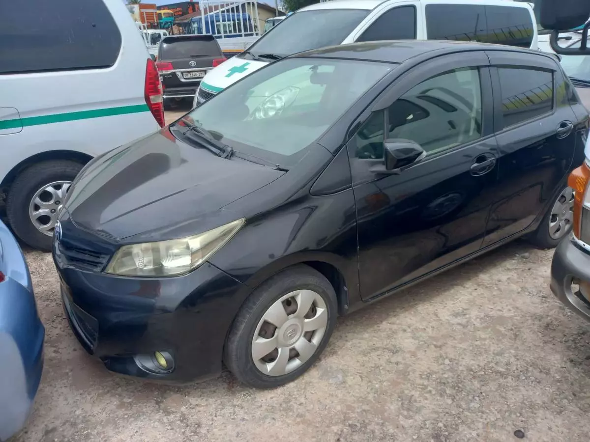 Toyota Vitz   - 2011