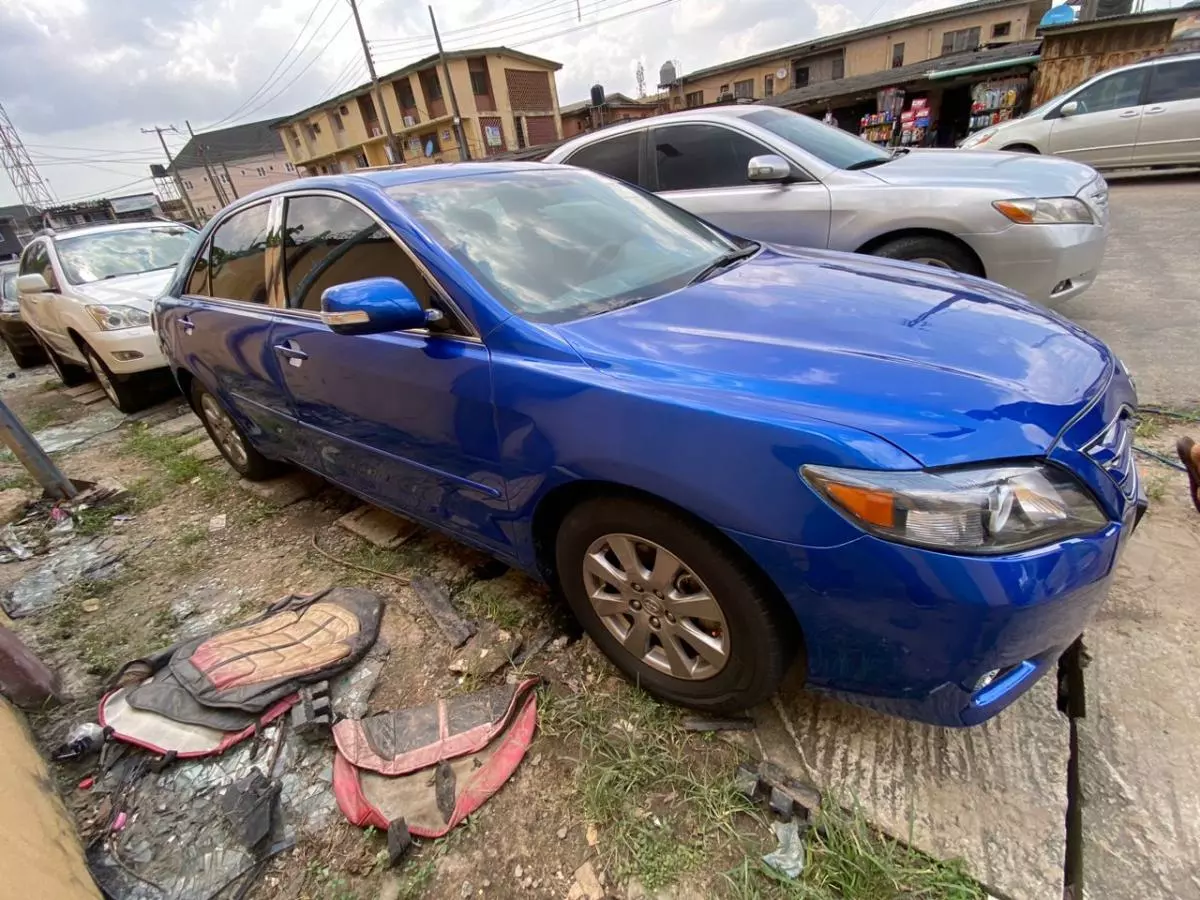 Toyota Camry   - 2009