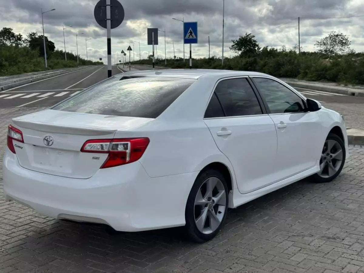 Toyota Camry   - 2013