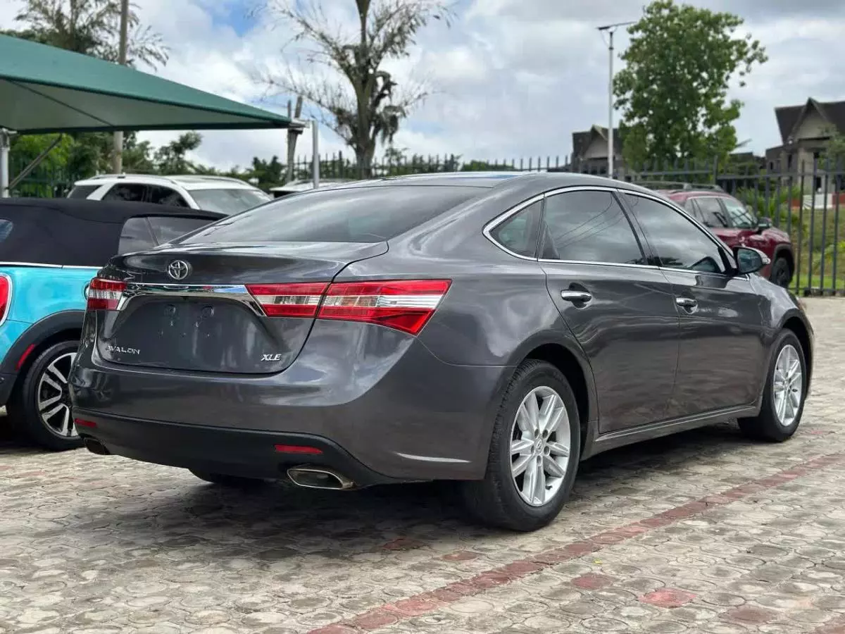 Toyota Avalon   - 2014