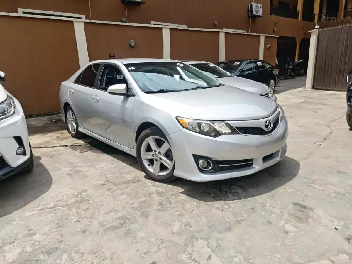 Toyota Camry   - 2014