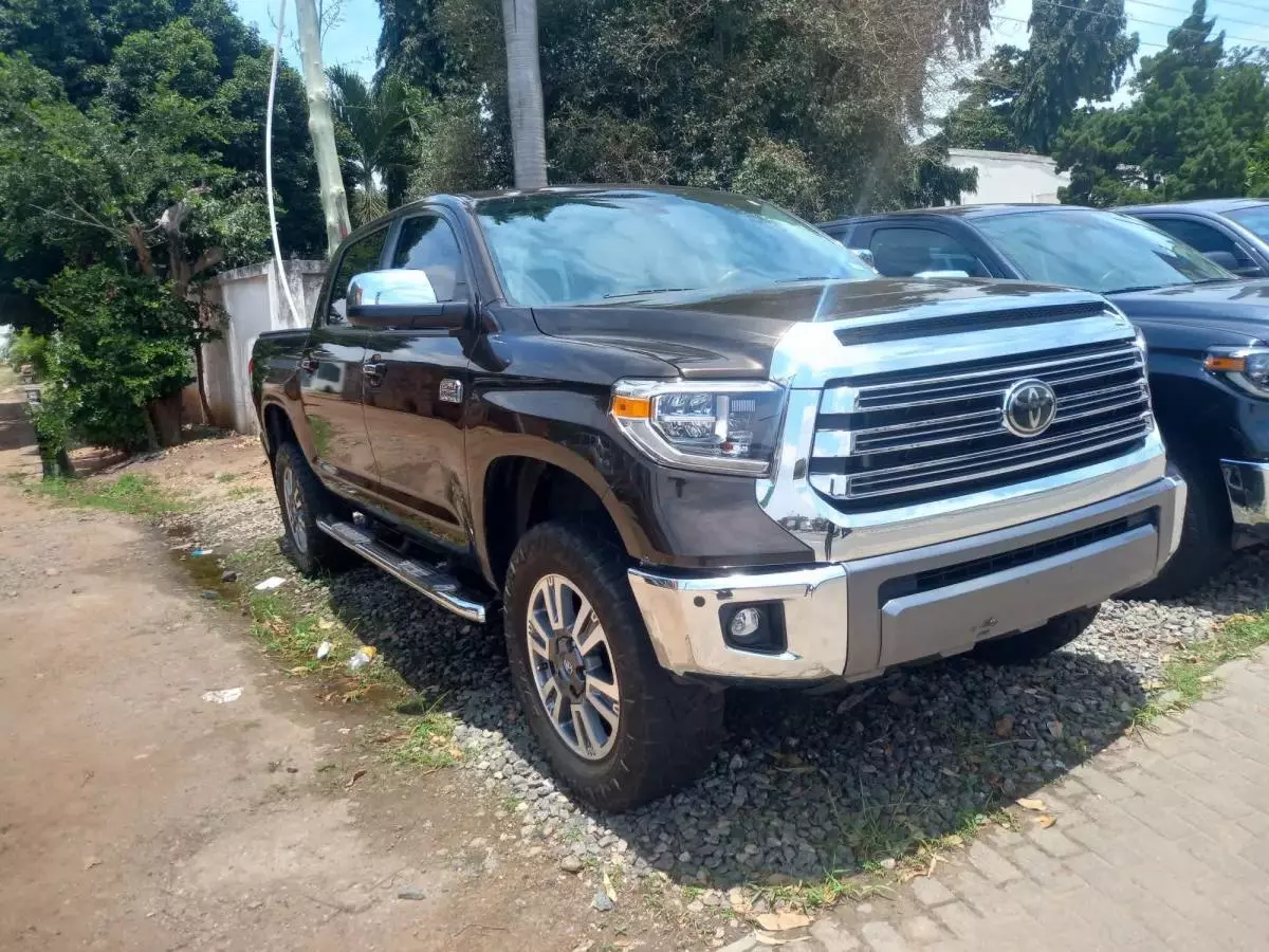 Toyota Tundra   - 2021