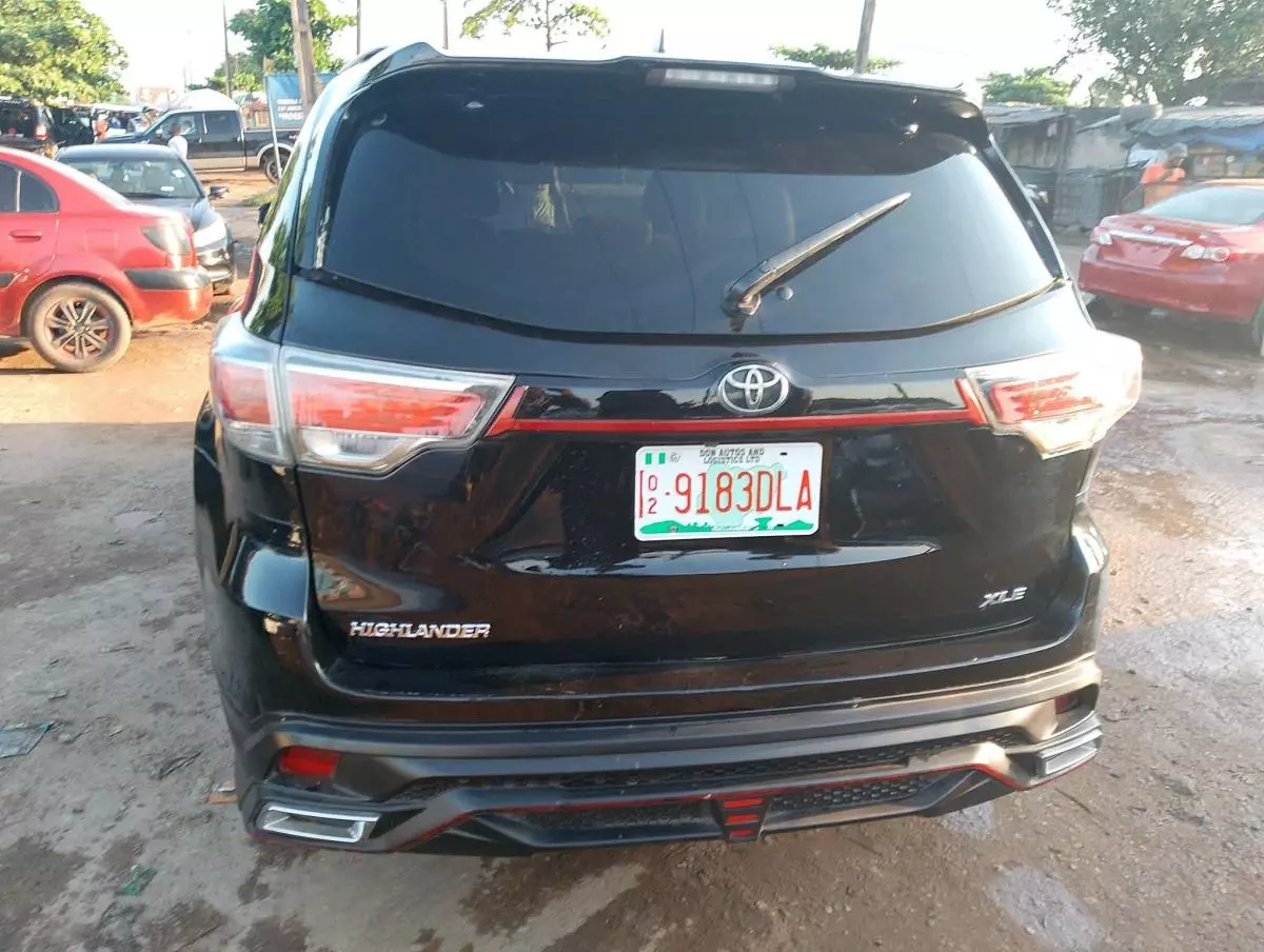 Toyota Highlander   - 2014