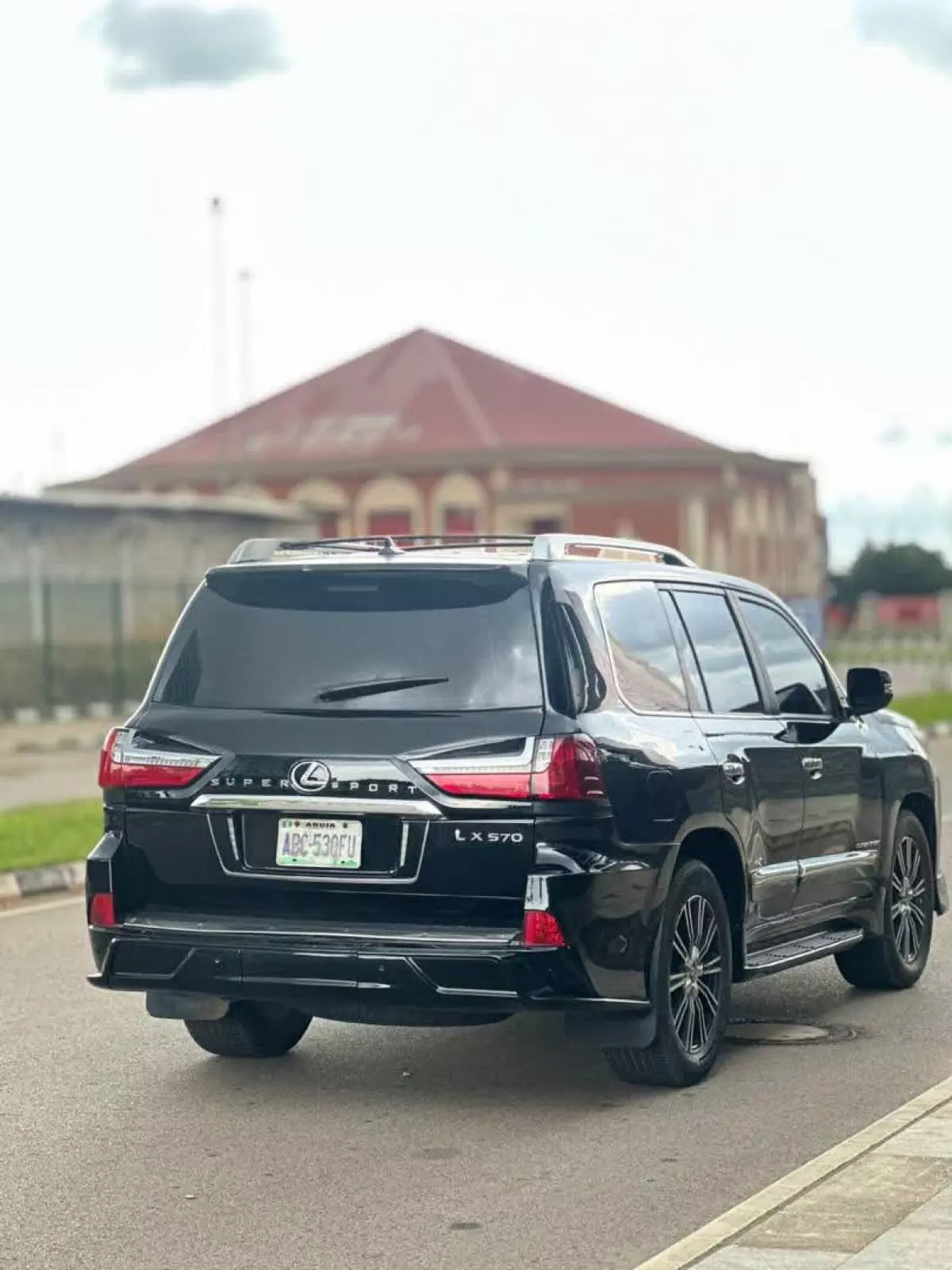 Lexus LX 570   - 2022