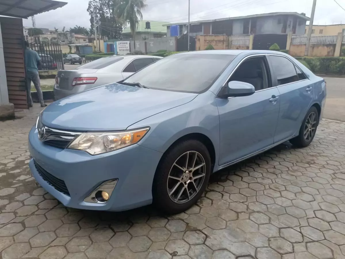 Toyota Camry   - 2014