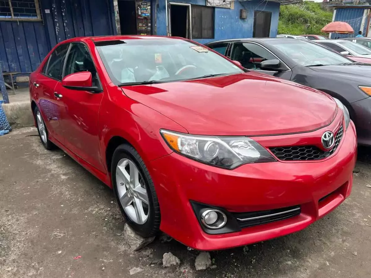 Toyota Camry   - 2012