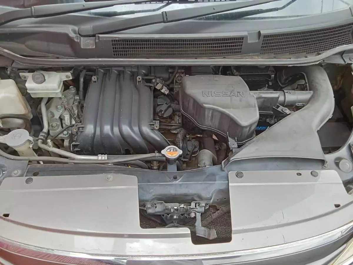 Nissan Serena - 2012