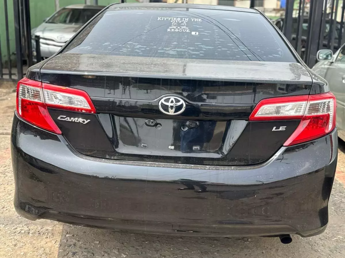 Toyota Camry   - 2012