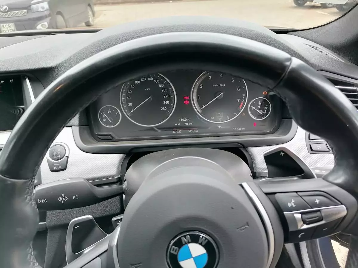 BMW 523I - 2016