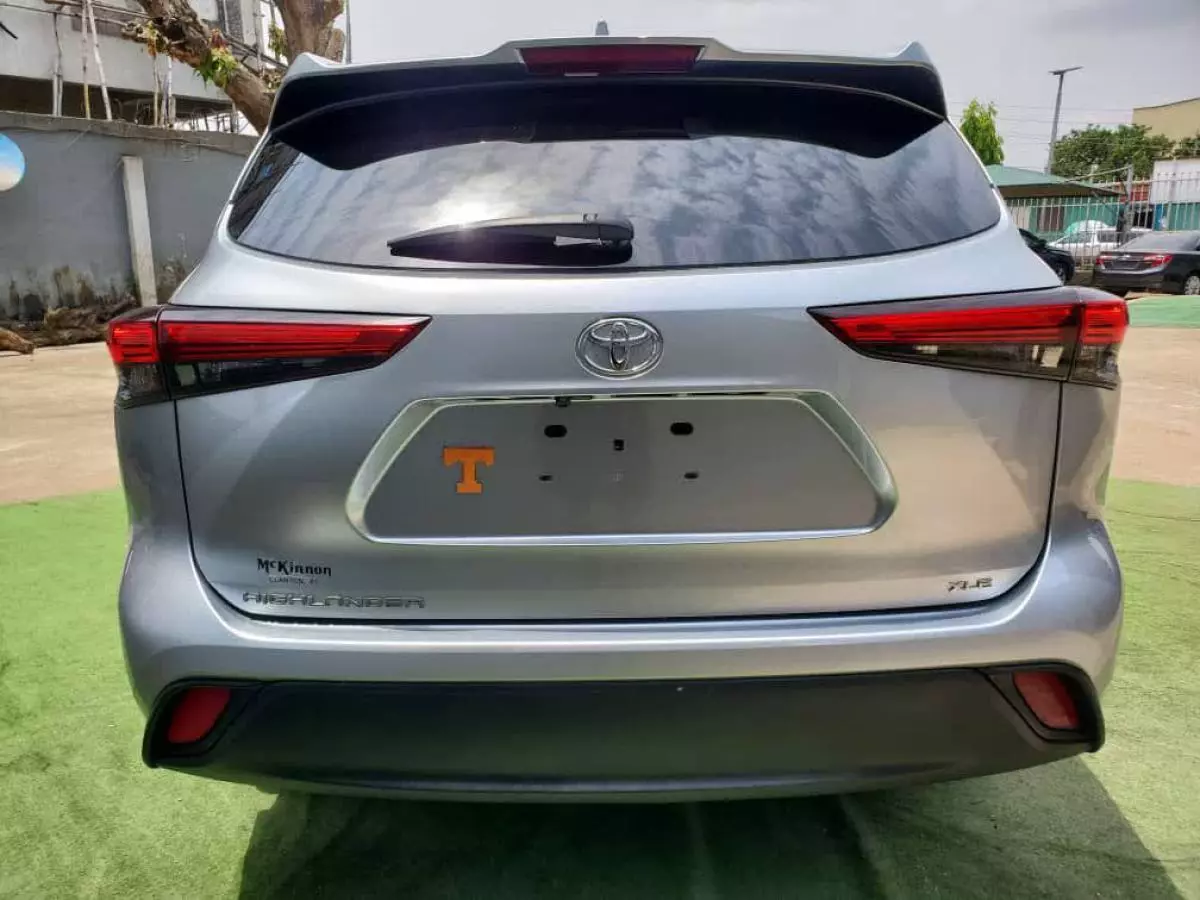 Toyota Highlander   - 2020