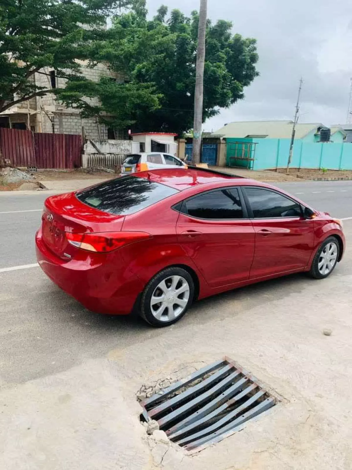 Hyundai Elantra   - 2013