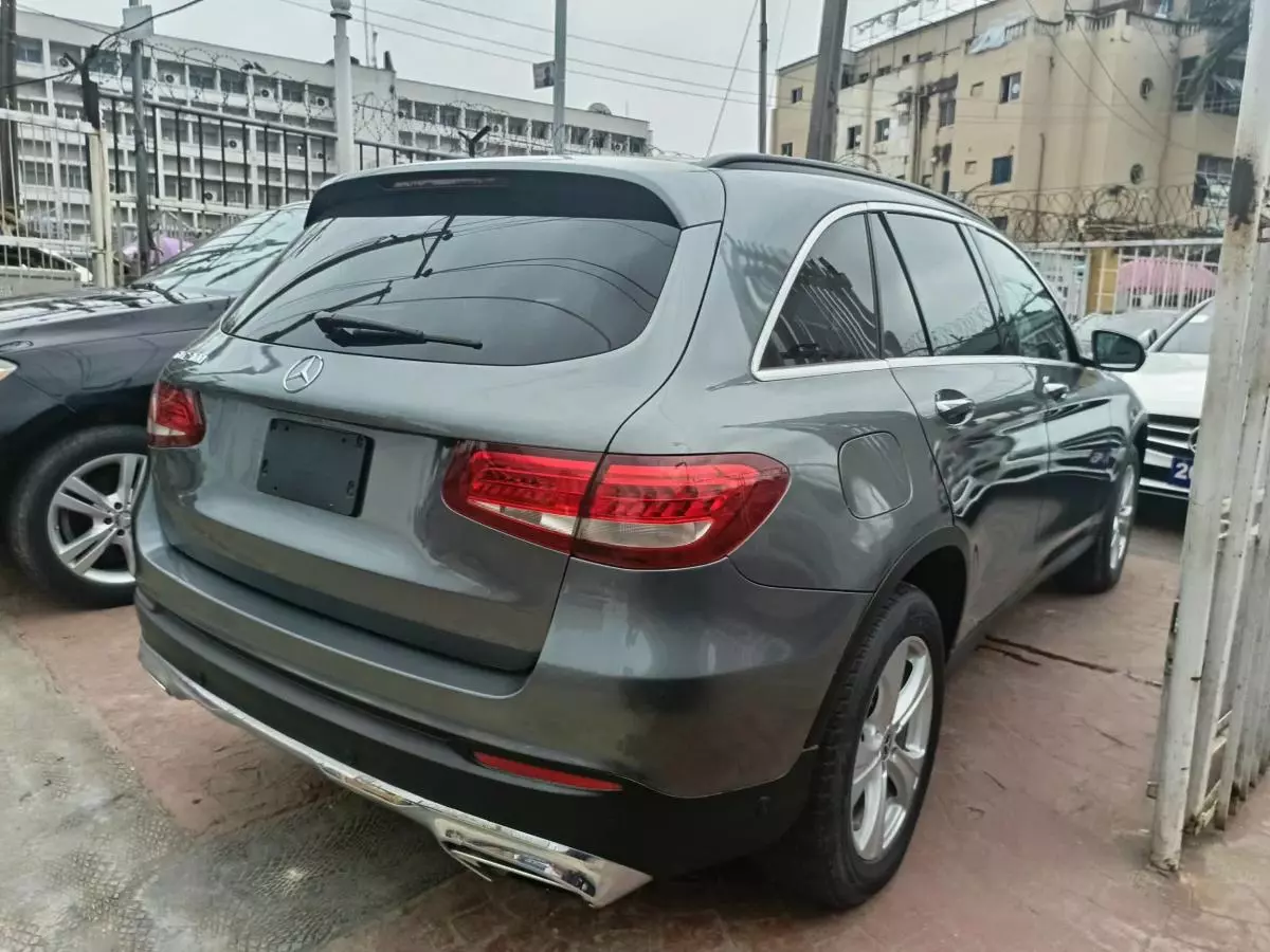 Mercedes-Benz GLC 300   - 2017