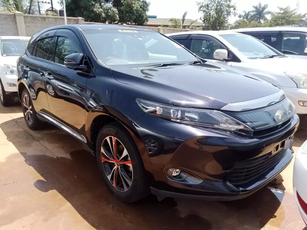 Toyota Harrier   - 2016