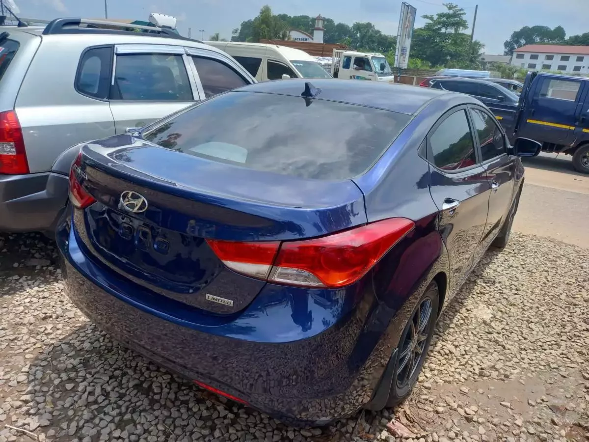 Hyundai Elantra   - 2013