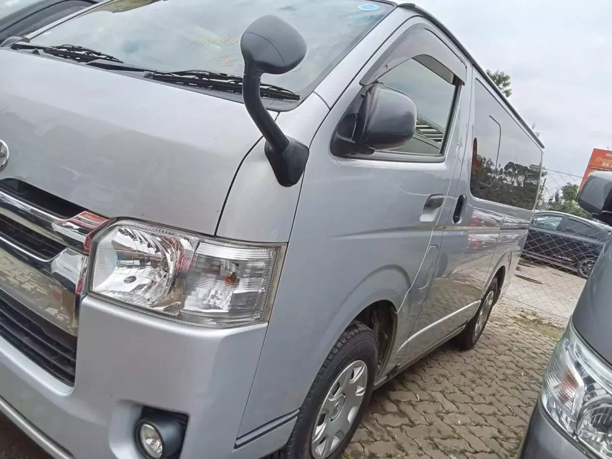 Toyota Hiace   - 2017