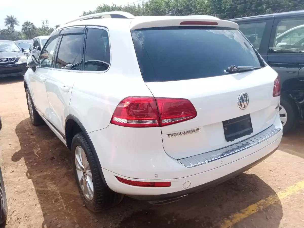 Volkswagen Touareg   - 2011