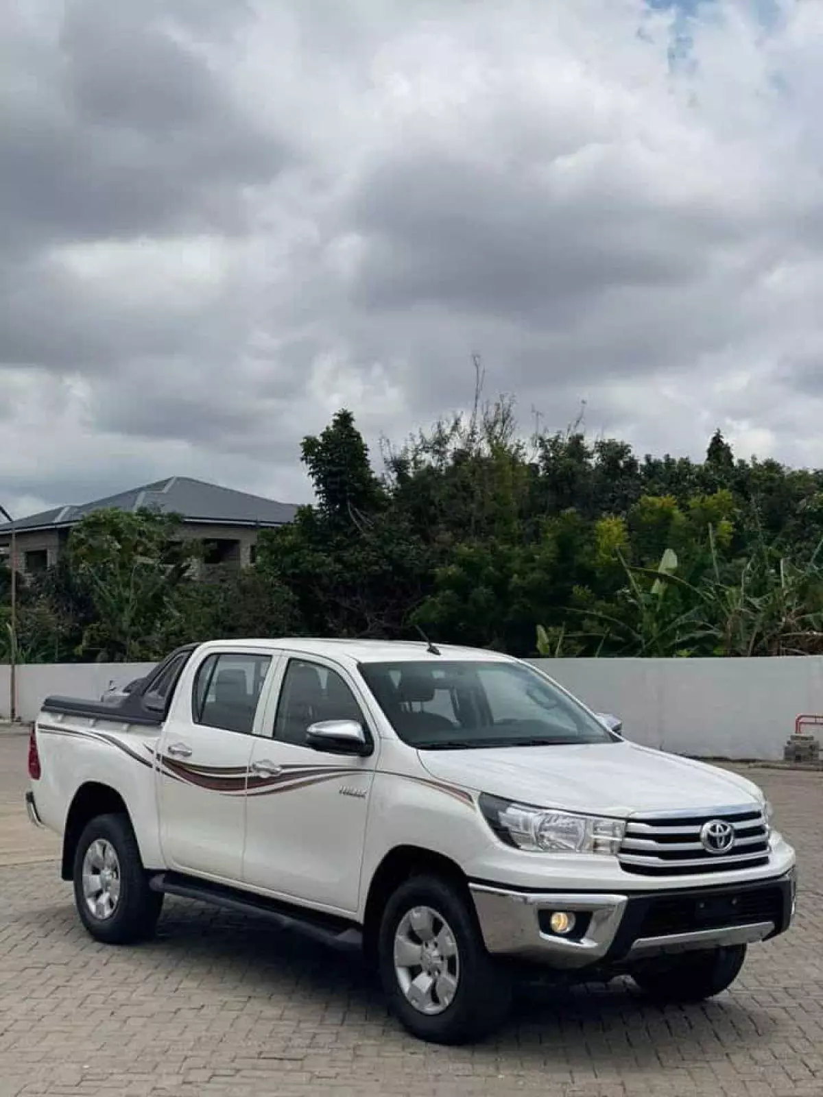 Toyota Hilux   - 2019