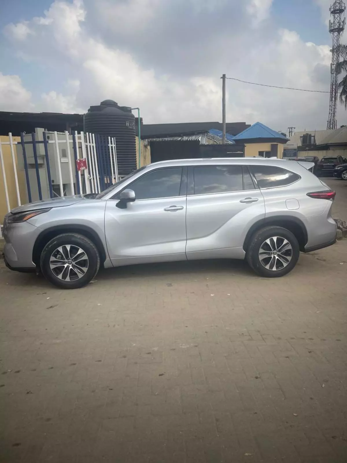 Toyota Highlander   - 2021