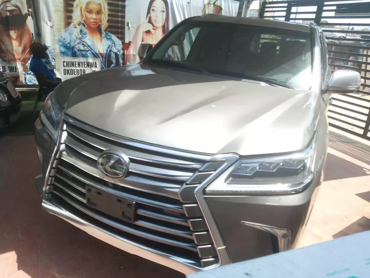 Lexus LX 570   - 2019